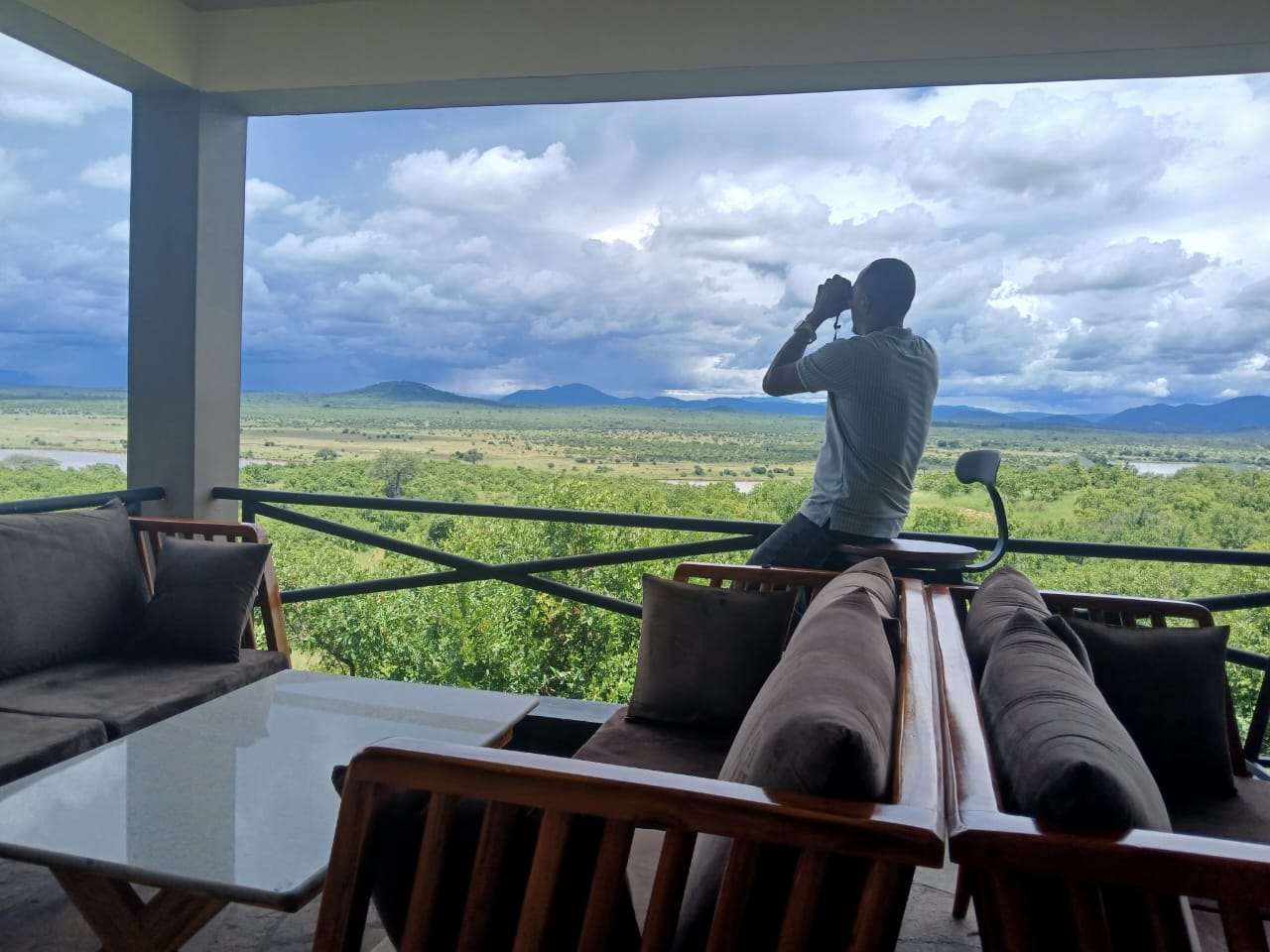 Wild Gaze guides and guests in Tanzania